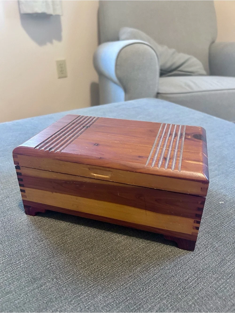 Vintage Aromatic Cedar Wood Trinket Box Carved Lid 8